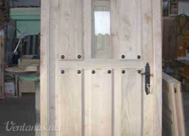 Puerta en madera de iroko